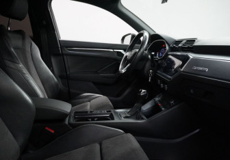 Подержанный автомобиль Audi Q3 2020 года (11 фото)
