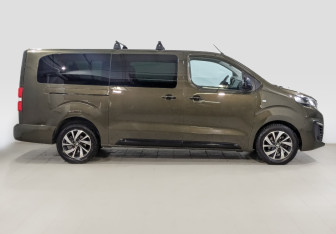 Подержанный автомобиль Peugeot Traveller 2018 года (4 фото)