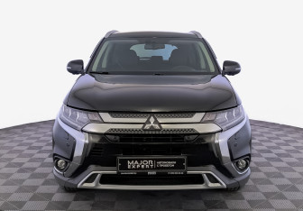 Подержанный автомобиль Mitsubishi Outlander 2020 года (2 фото)