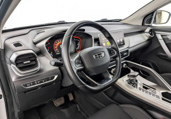 Подержанный автомобиль Geely Coolray 2022 года (16 фото)