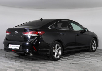 Подержанный автомобиль Hyundai Sonata 2018 года (3 фото)