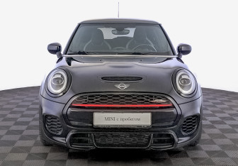 Подержанный автомобиль MINI Hatch 2020 года (2 фото)