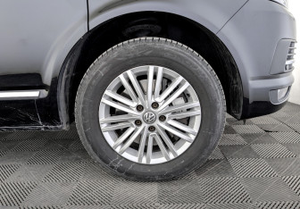 Подержанный автомобиль Volkswagen Multivan 2019 года (20 фото)