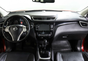 Подержанный автомобиль Nissan Qashqai 2014 года (10 фото)