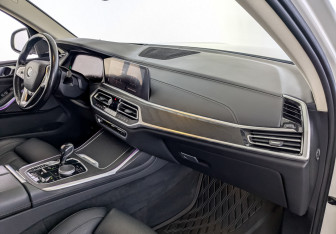 Подержанный автомобиль BMW X7 2020 года (11 фото)