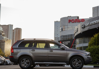Подержанный автомобиль Volvo XC90 2010 года (3 фото)