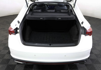 Подержанный автомобиль Skoda Octavia Liftback 2022 года (10 фото)