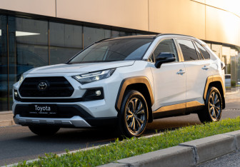 Новый Toyota RAV4 2025 (14 фото)