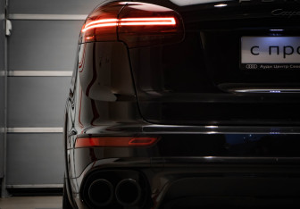 Подержанный автомобиль Porsche Cayenne 2015 года (35 фото)