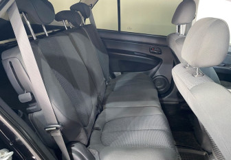 Подержанный автомобиль Kia Carens 2011 года (15 фото)