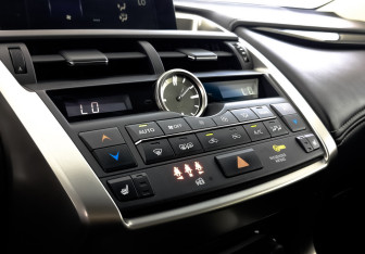 Подержанный автомобиль Lexus NX 2015 года (26 фото)