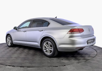 Подержанный автомобиль Volkswagen Passat Sedan 2019 года (7 фото)