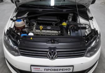 Подержанный автомобиль Volkswagen Polo Sedan 2013 года (9 фото)