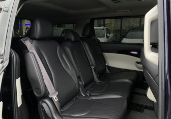 Подержанный автомобиль Kia Carnival 2021 года (33 фото)