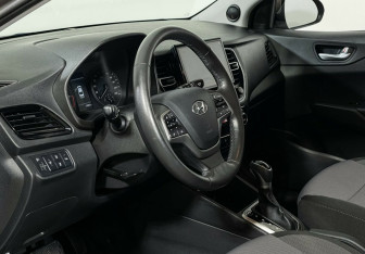 Подержанный автомобиль Hyundai Solaris Sedan 2022 года (9 фото)