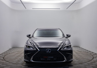 Подержанный автомобиль Lexus ES 2021 года (2 фото)