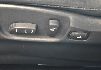 Подержанный автомобиль Infiniti FX 2007 года (15 фото)