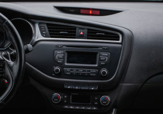 Подержанный автомобиль Kia Ceed Hatchback 2016 года (14 фото)