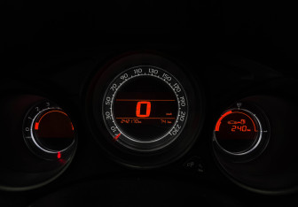 Подержанный автомобиль Citroen C4 Hatchback 2012 года (11 фото)