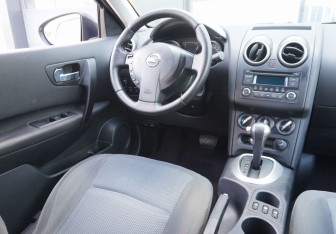 Подержанный автомобиль Nissan Qashqai 2012 года (13 фото)