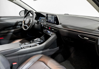 Подержанный автомобиль Hyundai Sonata 2020 года (11 фото)