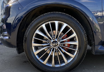 Подержанный автомобиль Infiniti QX80 2018 года (9 фото)