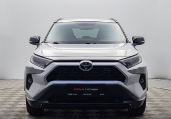 Подержанный автомобиль Toyota RAV4 2021 года (8 фото)