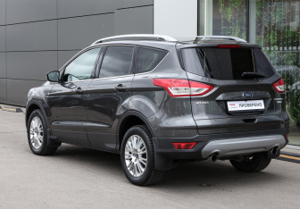 Подержанный автомобиль Ford Kuga 2016 года (7 фото)