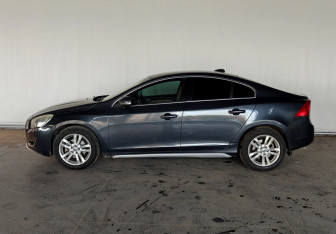 Подержанный автомобиль Volvo S60 2010 года (4 фото)