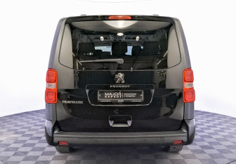 Подержанный автомобиль Peugeot Traveller 2018 года (6 фото)