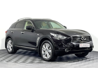 Подержанный автомобиль Infiniti QX70 2014 года (3 фото)
