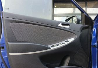 Подержанный автомобиль Hyundai Solaris Sedan 2013 года (15 фото)