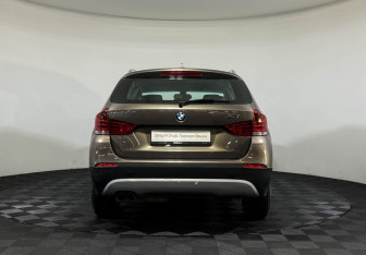 Подержанный автомобиль BMW X1 2011 года (4 фото)