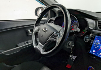 Подержанный автомобиль Kia Rio Sedan 2016 года (20 фото)