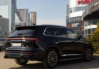 Подержанный автомобиль Geely Monjaro 2025 года (4 фото)