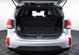 Подержанный автомобиль Kia Sorento 2016 года (9 фото)