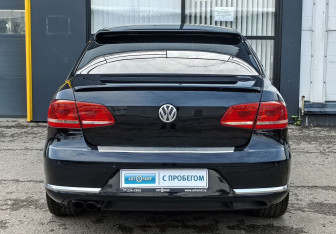 Подержанный автомобиль Volkswagen Passat Sedan 2013 года (6 фото)