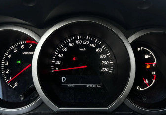 Подержанный автомобиль Suzuki Grand Vitara 2013 года (12 фото)