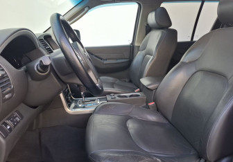 Подержанный автомобиль Nissan Pathfinder 2010 года (10 фото)