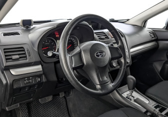 Подержанный автомобиль Subaru XV 2013 года (15 фото)
