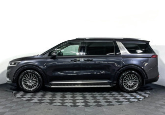 Подержанный автомобиль Kia Carnival 2022 года (8 фото)