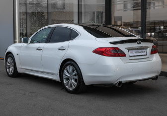 Подержанный автомобиль Infiniti M Sedan 2010 года (6 фото)