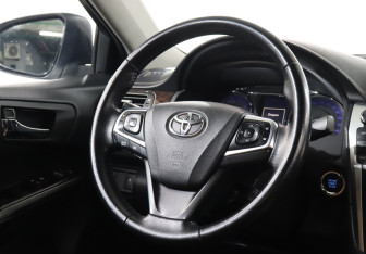 Подержанный автомобиль Toyota Camry Sedan 2017 года (15 фото)