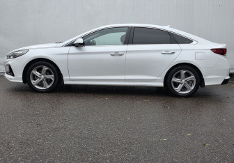Подержанный автомобиль Hyundai Sonata 2019 года (8 фото)