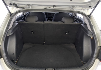 Подержанный автомобиль Kia Rio Hatchback 2021 года (10 фото)