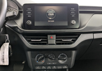 Подержанный автомобиль Skoda Rapid Liftback 2020 года (25 фото)