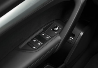 Подержанный автомобиль Audi Q5 2017 года (15 фото)