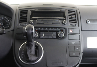 Подержанный автомобиль Volkswagen Multivan 2015 года (11 фото)