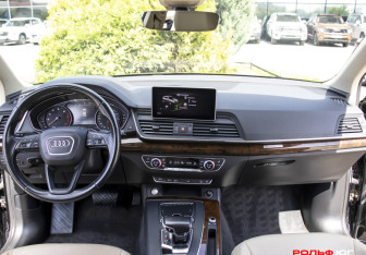 Подержанный автомобиль Audi Q5 2017 года (13 фото)