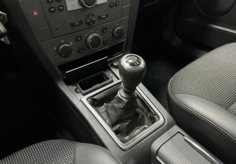 Подержанный автомобиль Opel Vectra Sedan 2006 года (16 фото)